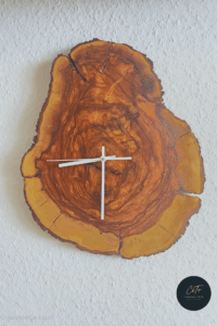 Wanduhr aus einer Scheibe Olivenholz ca 50cm